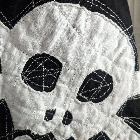 Fluide black dress with white skull detail, small t-shirt dress - Picture 9 of 12